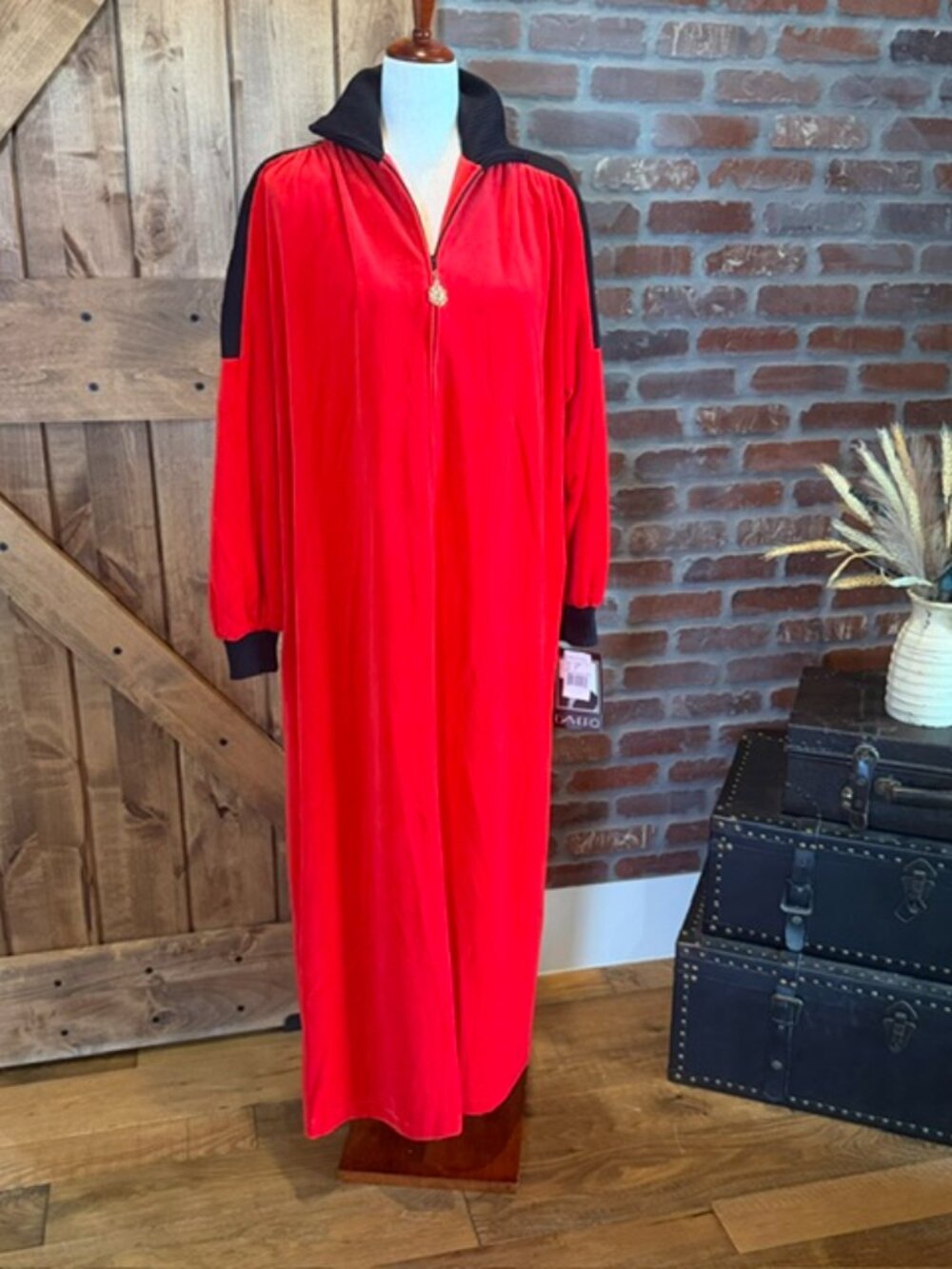 Vintage DAVERO Red Velour Zip Front House Robe / Lounge Dress NWT Size L/XL